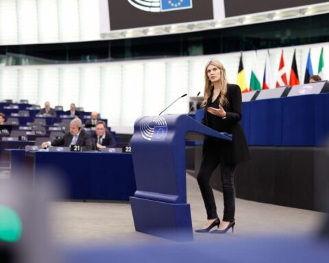 Η Εύα Καϊλή επέστρεψε στο Ευρωπαϊκό Κοινοβούλιο