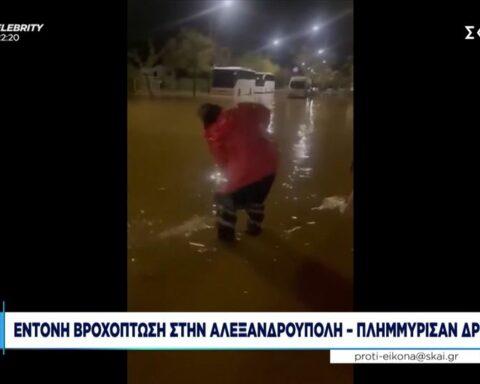 Αλεξανδρούπολη ισχυρή βροχόπτωση πλημμύρισε τους δρόμους