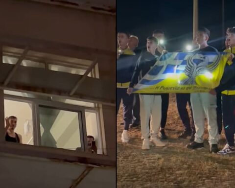 Αλεξανδρούπολη: Συγκίνησαν οι συμπαίκτες του Χρήστου, πήγαν έξω απ’ το Νοσοκομείο που νοσηλευόταν και του τραγούδησαν “Χρόνια πολλά”