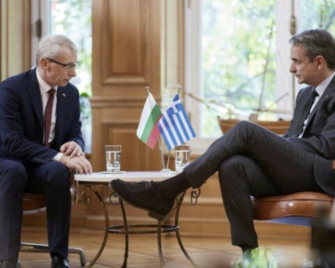 Αλεξανδρούπολη συνεργασία με επίκεντρο τη διασυνδεσιμότητα στους τομείς της ενέργειας και των μεταφορών, συμφώνησαν ο Έλληνας πρωθυπουργός με τον Βούλγαρο πρωθυπουργό