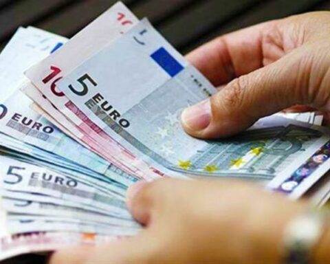 επίδομα ΔΥΠΑ 718 ευρώ