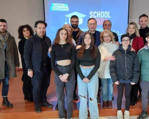 Μαθητές και μαθήτριες του Γυμνασίου Φερών παρουσίασαν την εικονική τους επιχείρηση “School Buddy”