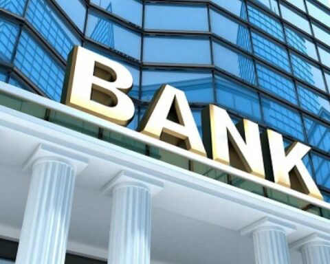 Τράπεζες: Μηνιαία χρέωση στις καταθέσεις 0,50 ευρώ σε κάθε λογαριασμό