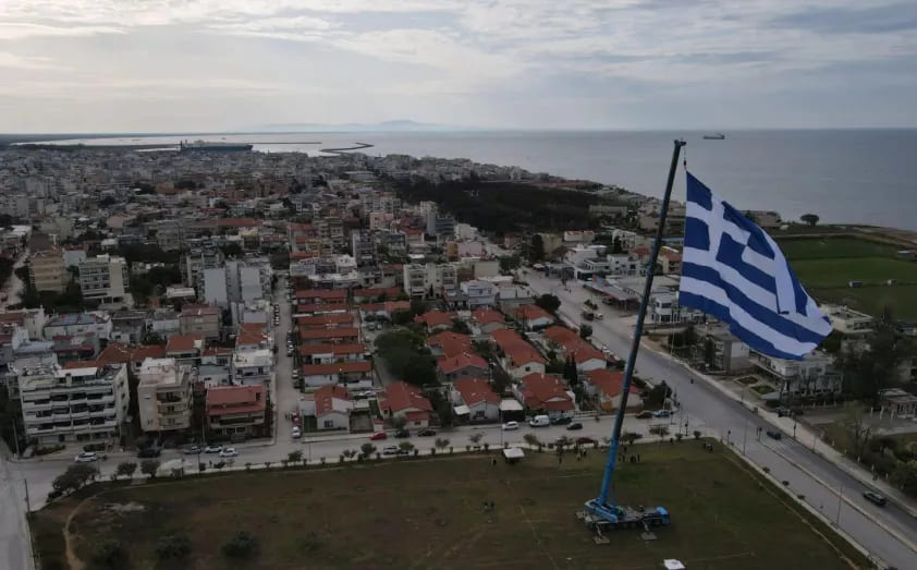 Αλεξανδρούπολη η μεγαλύτερη ελληνική σημαία