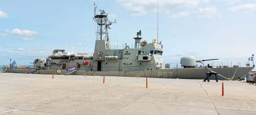 Η κανιονοφόρος ΚΑΣΟΣ του Πολεμικού Ναυτικού στο λιμάνι της Αλεξανδρούπολης για τα Ελευθέρια