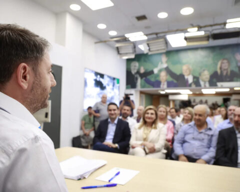 ΠΑΣΟΚ οπισθοχώρηση Ανδρουλάκη για τις εσωκομματικές εκλογές