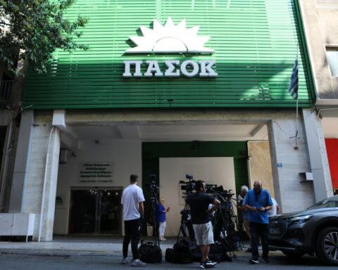 ΠΑΣΟΚ για τα σενάρια για συμφωνίες στη Κεντροαριστερά