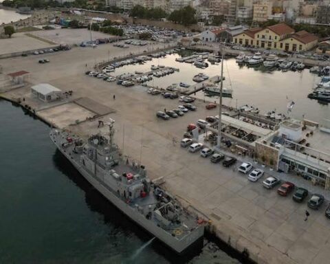 Στο λιμάνι της Αλεξανδρούπολης η κανονιοφόρος του Πολεμικού Ναυτικού “ΤΟΛΜΗ”