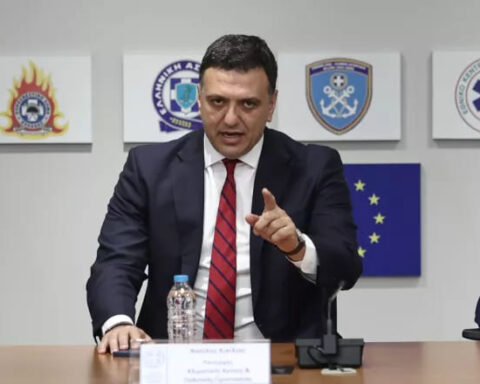 Ο Κικίλιας έριξε την ευθύνη στους πολίτες για τις φωτιές