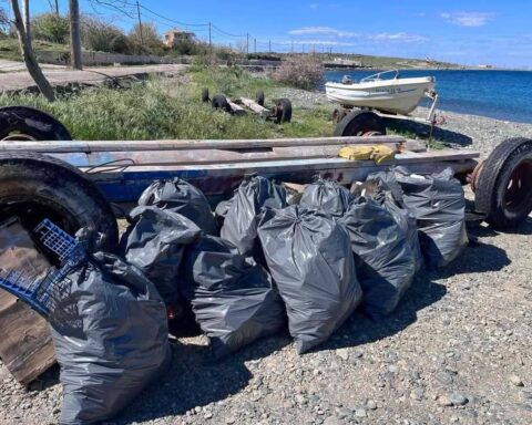 Σαμοθράκη καθάρισαν τις παραλίες από τα σκουπίδια